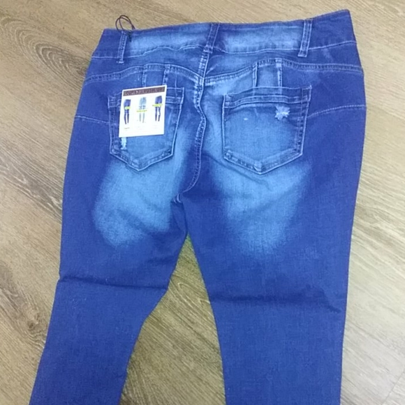 Blue Republic Jeans Size 18 curvy & push up butt bottom ripped distressed NWT - Picture 5 of 8